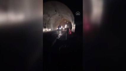 Heyelan nedeniyle kapanan köy yolunda çalışma başlatıldı