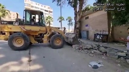 محافظة الجيزة ترفع مخلفات الشوارع المتفرعة من شارع الهرم