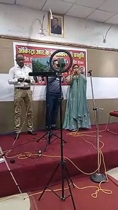 The voices of young and senior singer artists resonated in the video-music evening