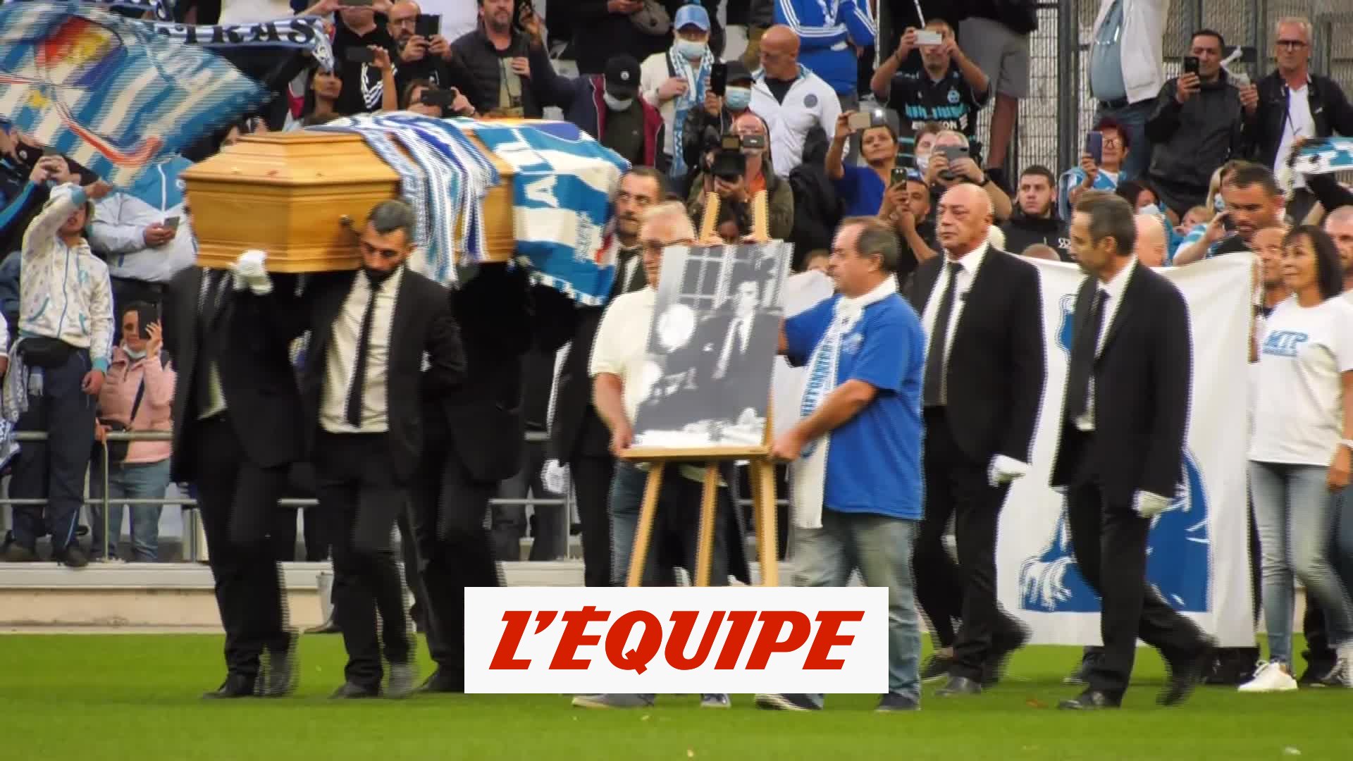 L'hommage du Vélodrome à Bernard Tapie en vidéo - Foot - Disparition Tapie  - Vidéo Dailymotion