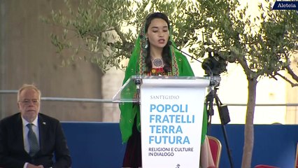 Apelo de paz de mujer afgana que huyó cuando los talibanes tomaron el poder