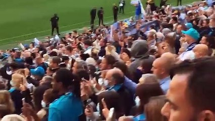 "On est là pour lui" : à Marseille, les supporters disent au revoir à Bernard Tapie