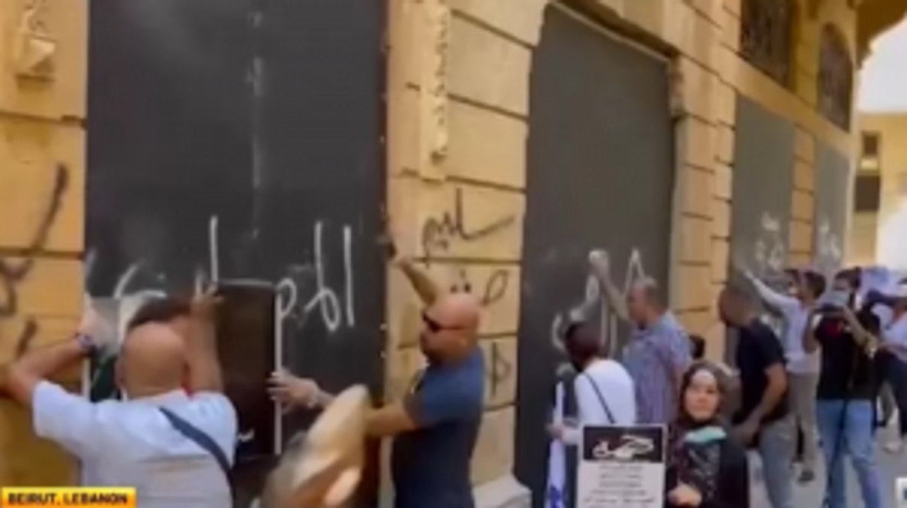 Lebanese Army Stops Depositors Trying to Storm Bank