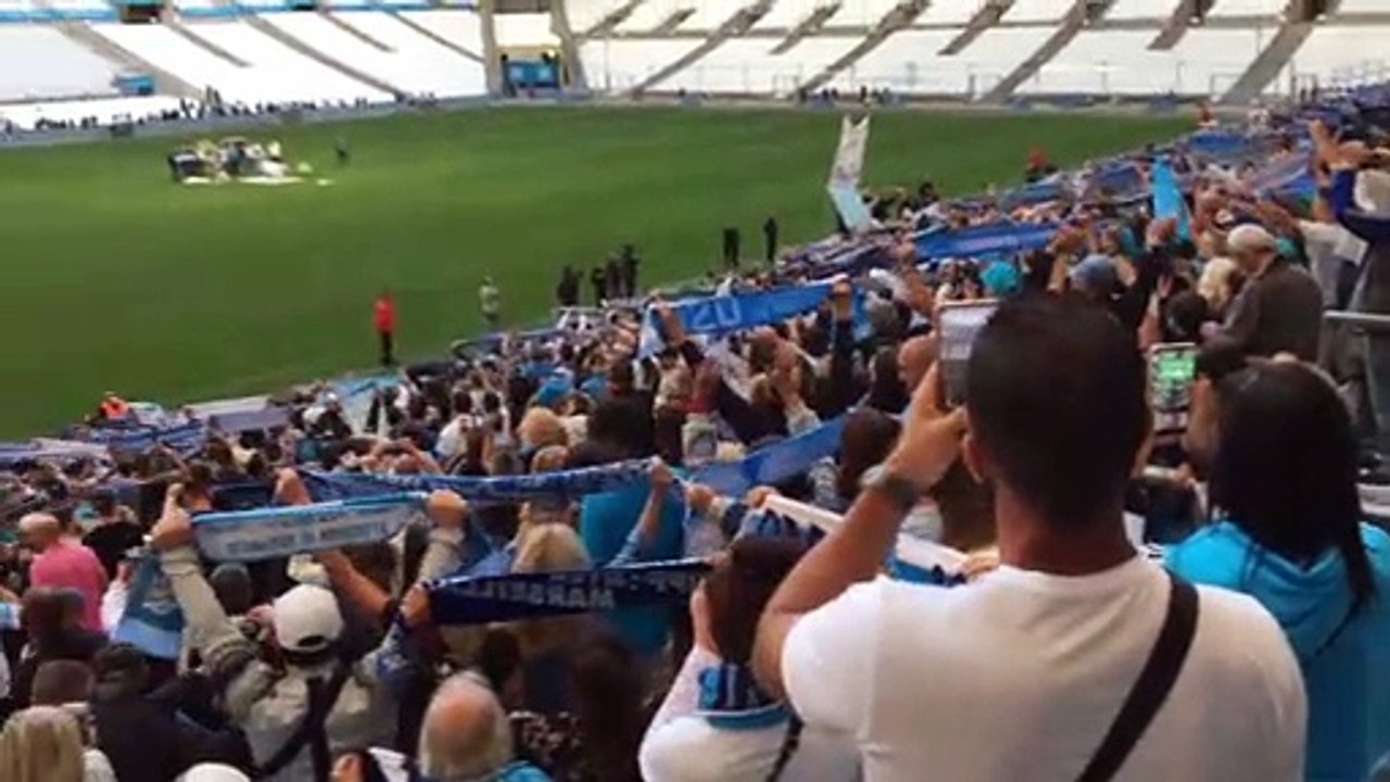 "On est là pour lui" : les supporters marseillais disent au revoir à Bernard Tapie