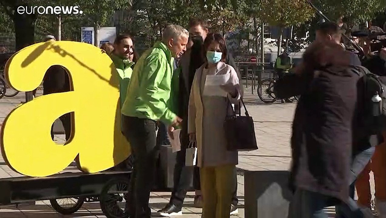 Laschet bleibt vorerst CDU-Vorsitzender - Ampelgespräche gehen Montag weiter