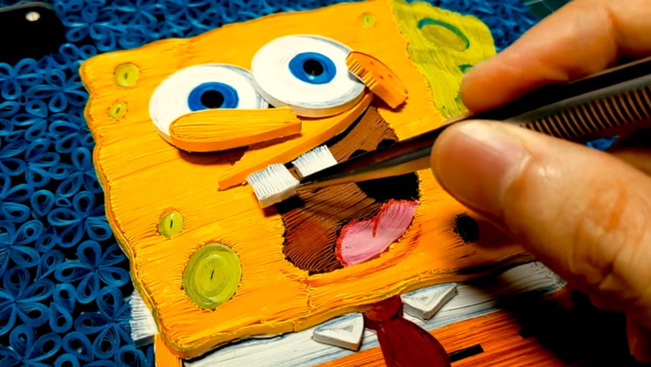 Artist sculpts cartoon characters with paper spirals
