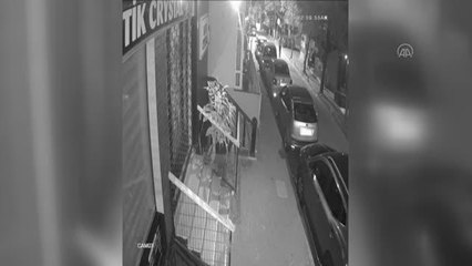 Avcılar'da yüzüne yanıcı kimyasal madde atılan kadın ağır yaralandı