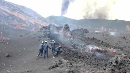 스페인령 라팔마섬 화산재 때문에 공항 일시 폐쇄 / YTN