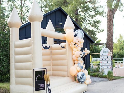 BOUNCE HOUSE FOR ADULTS! You can rent white and pink bounce houses in Arizona - ABC15 Digital