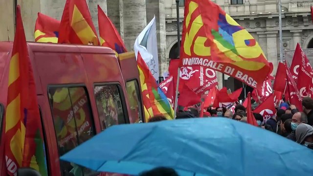 Roma, lavoratori e studenti in piazza contro il Governo: Il problema non è solo il green pass