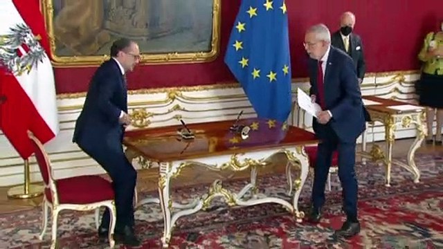 Após escândalo de corrupção Áustria tem novo chanceler