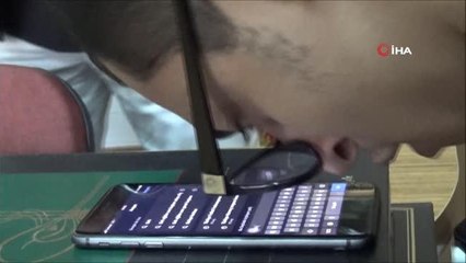 Azmi ile 'engelleri' aşıyor