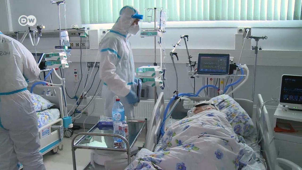 "Ситуация на самом деле очень страшная": что происходит с коронавирусом в России (11.10.2021)