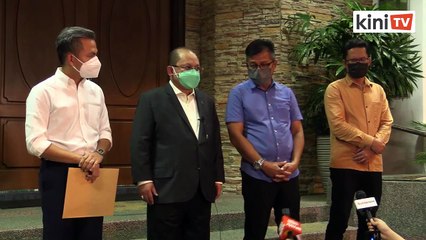 Tải video: 'Enam exco bebas guna macam biasa, macam bapa dia punya'