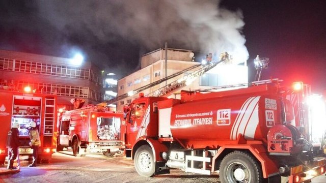 Eyüpsultan’da kumaş deposunda çıkan yangın söndürüldü