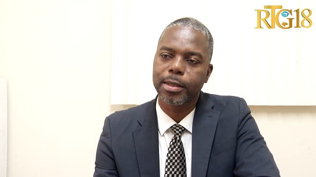 Direksyon jeneral enpo mande pwopriyetè machin ak moto pase retire nouvèl plak imatrikilasyon yo.