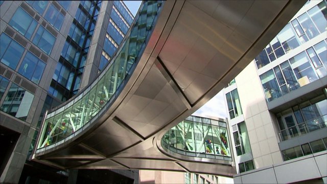 Το Δουβλίνο προσχωρεί στη συμφωνία για ελάχιστο φόρο στις πολυεθνικές