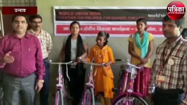स्वास्थ्य के प्रति लोगों को किया गया जागरूक साइकिल और मच्छरदानी का वितरण