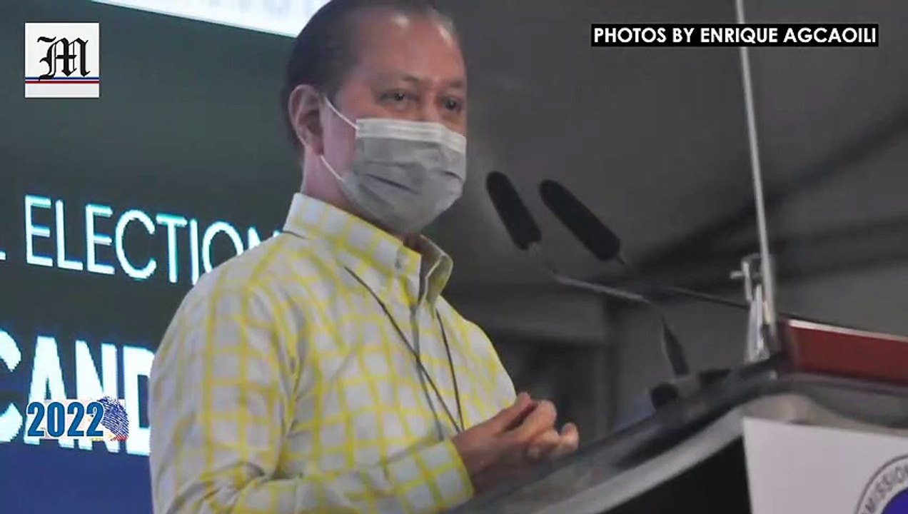 LOOK: de Castro throws hat into political ring