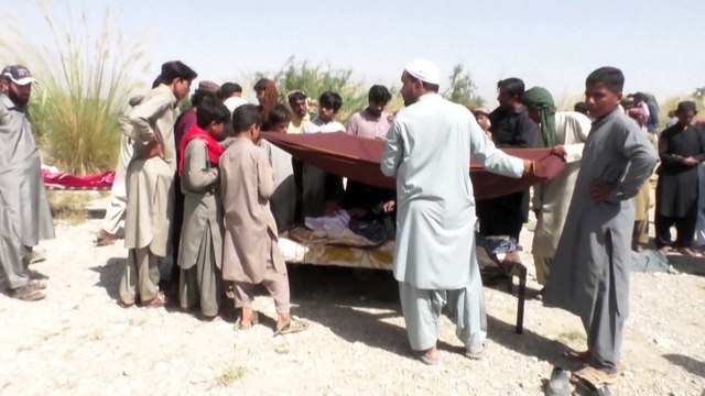 В Пакистане прощаются с жертвами землетрясения