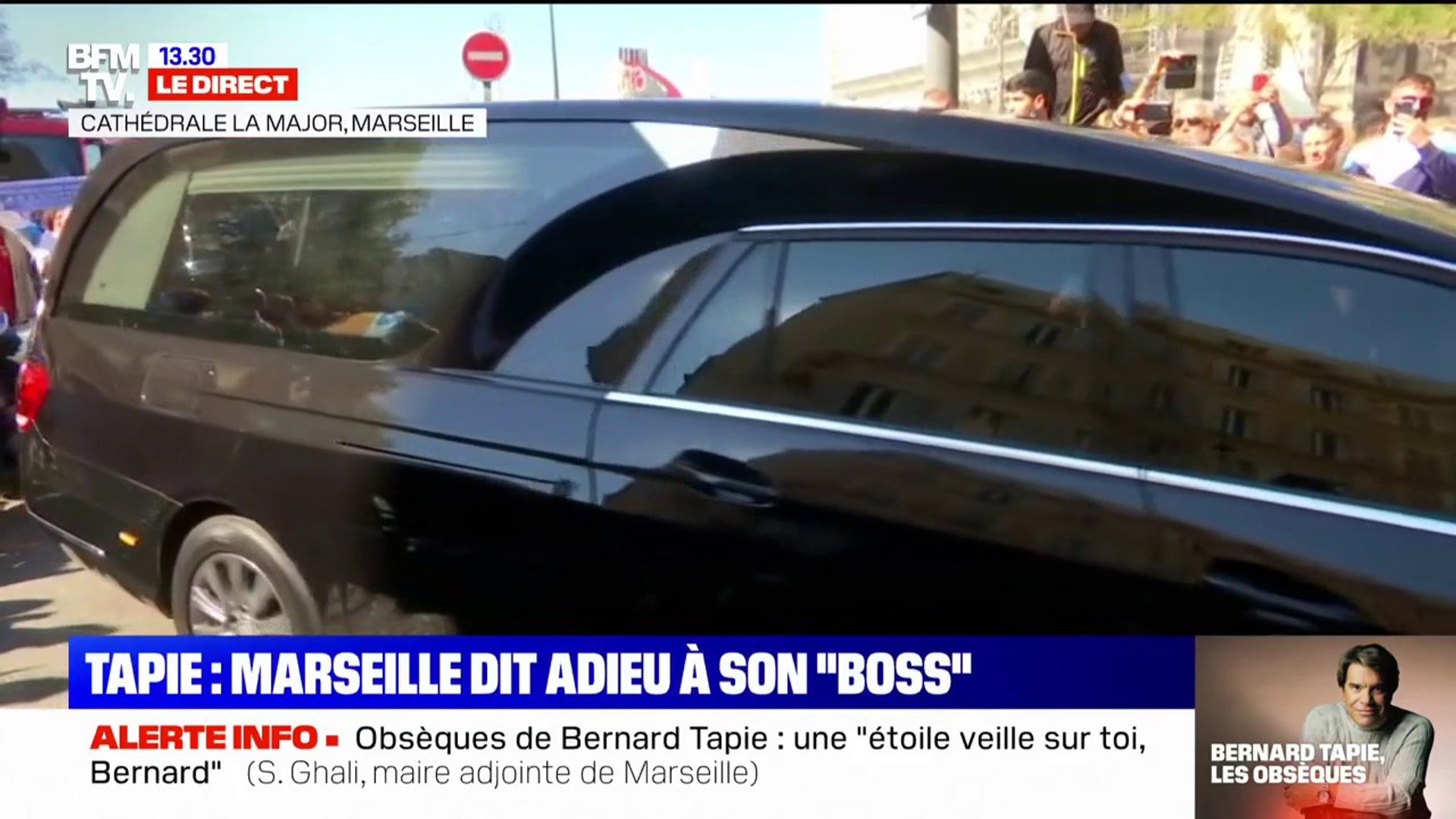 Obsèques de Bernard Tapie: le corbillard s'avance en direction du cimetière  de Mazargues sous l'ovation des supporters - Vidéo Dailymotion