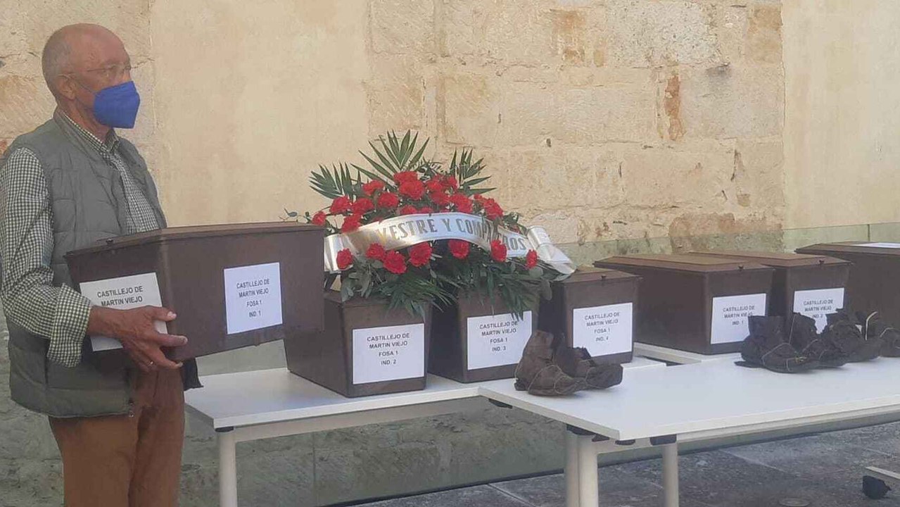 Restos de siete exhumados en el cementerio de Castillejo de Martín Viejo