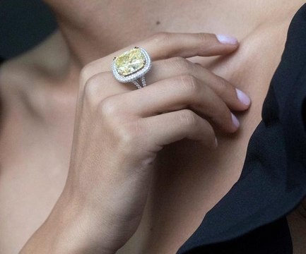 21 karatlık tektaş pırlanta yüzük 5 milyon TL'den alıcısını arıyor