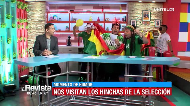 Humor: Encapuchados y con nuevos cánticos, así llegaron los hinchas tras la derrota de la Selección