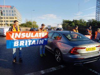 İngiltere'de Eylül'den bu yana devam eden çevre protestolarında yüzlerce protestocuya gözaltı