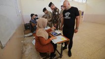 Comienzan elecciones generales en Irak con voto de uniformados y desplazados
