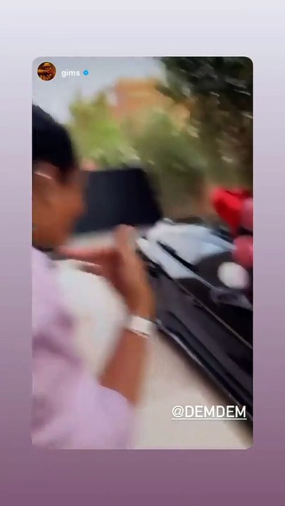 Demdem ultra gâtée par Gims, il lui offre une Lamborghini