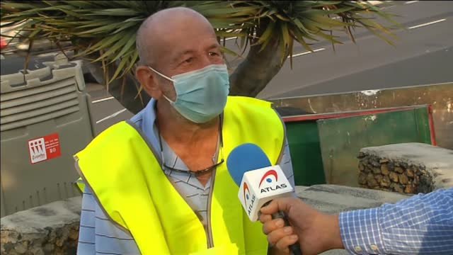 La ceniza del volcán de La Palma sigue siendo parte del día a día en la isla y afecta al tráfico aéreo