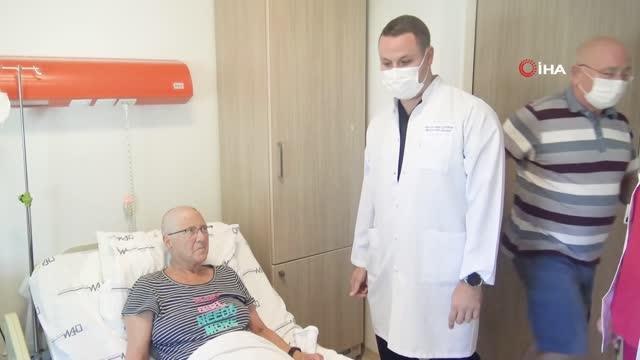 Beyin kanaması geçiren Hollandalı turist, 4 saatlik ameliyatla yaşama tutundu