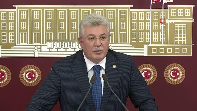 AK Parti Grup Başkanvekili Muhammet Emin Akbaşoğlu: Parlamenter sistemde iki baş var, Cumhurbaşkanı ve Başbakan. Cumhurbaşkanı partisiz olmalı...