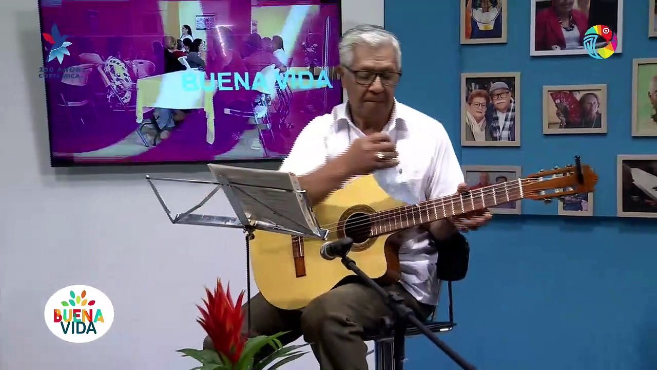 Buena Vida -  Don Antonio Barboza, cantante y guitarrista mayor, nos deleita con su música