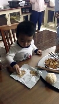 When hungry, all you need is just a bag of Vietnamese Onigiri (balls of rice flavored with salt)