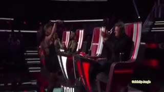 Ariana Grande Drops Her Mic in Front of Blake Shelton