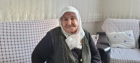 106 YAŞINDA KORONAVİRÜSÜ YENDİ, 'SAĞLIĞIMI AŞIYA BORÇLUYUM' DEDİ