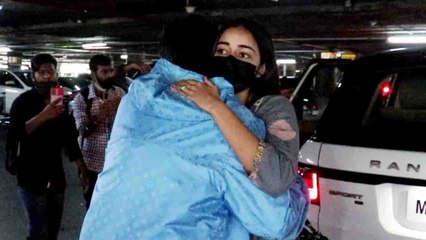 Bollywood Actress Ananya Pandey Spotted with Manish Malhotra at Airport | FilmiBeat