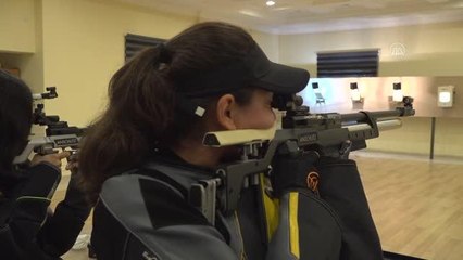 Atıcılıkta hedefi 12'den vuran kadın sporcular yeni rekorlar peşinde