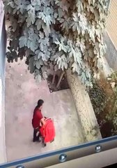 Batman'da bebek arabasını çalan hırsız kamaraya takıldı