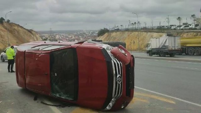 Son dakika haber: ARNAVUTKÖY'DE DİREKSİYONDA KALP KRİZİ GEÇİREN SÜRÜCÜ KAZA YAPTI
