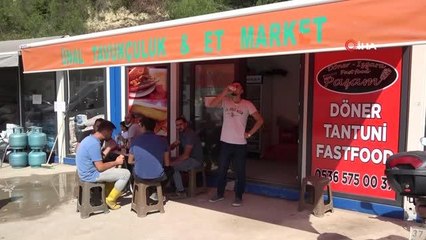 Selde dükkanlarını kaybeden esnaflar, konteyner iş yerlerinde faaliyetlerini yürütüyor