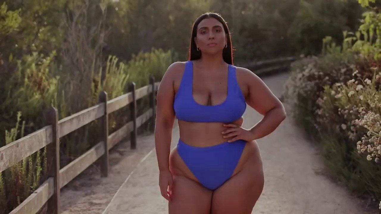Beautiful Curve Model Chelsea Rose tries on Fashion Nova Curve outfits and swimwear