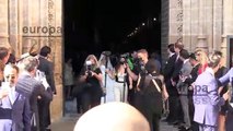 Francisco Joaquín De Borbón y Sophie Elizabeth Karoly salen emocionados de la iglesia tras casarse