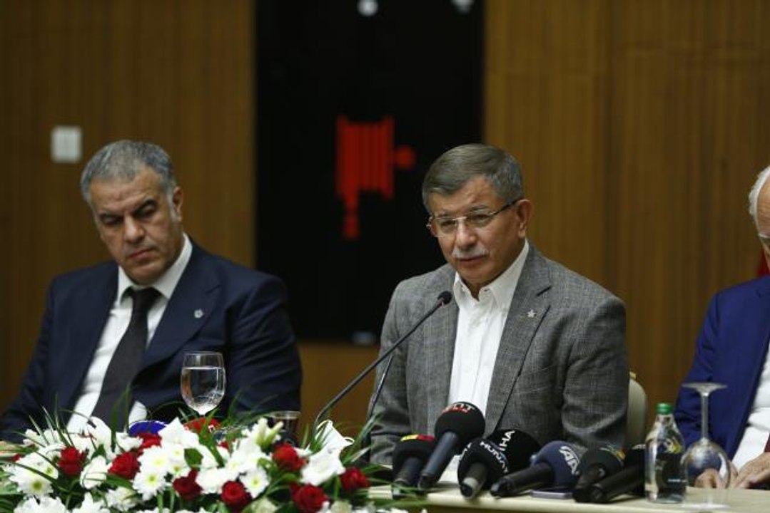 Gelecek Partisi Genel Başkanı Ahmet Davutoğlu, basın mensuplarıyla buluştu