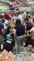 Camionete invade supermercado em Patos e atinge uma pessoa