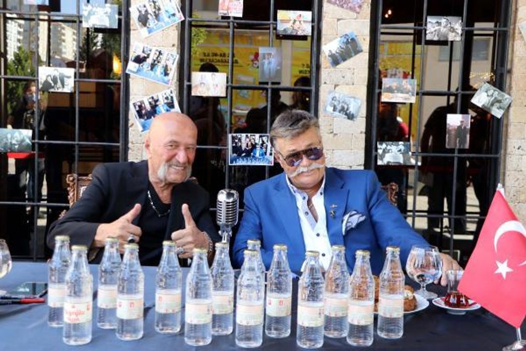 NURİ ALÇO VE COŞKUN GÖĞEN, GAZİANTEP'TE SEVENLERİYLE BULUŞTU