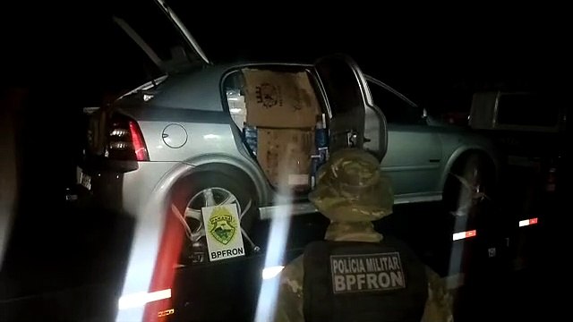 BPFron apreende carro carregado com cigarros contrabandeados em Umuarama