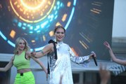 Şarkıcı Demet Akalın, Bodrum'da halk konseri verdi
